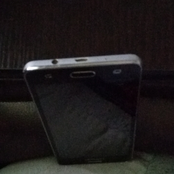 My Samsung cell phone - Picture 5 of 8